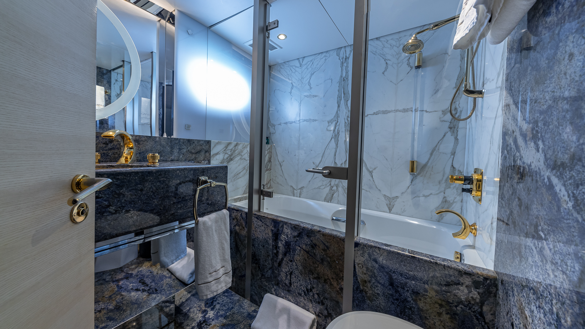  Twin Stateroom Ensuite 11.jpg