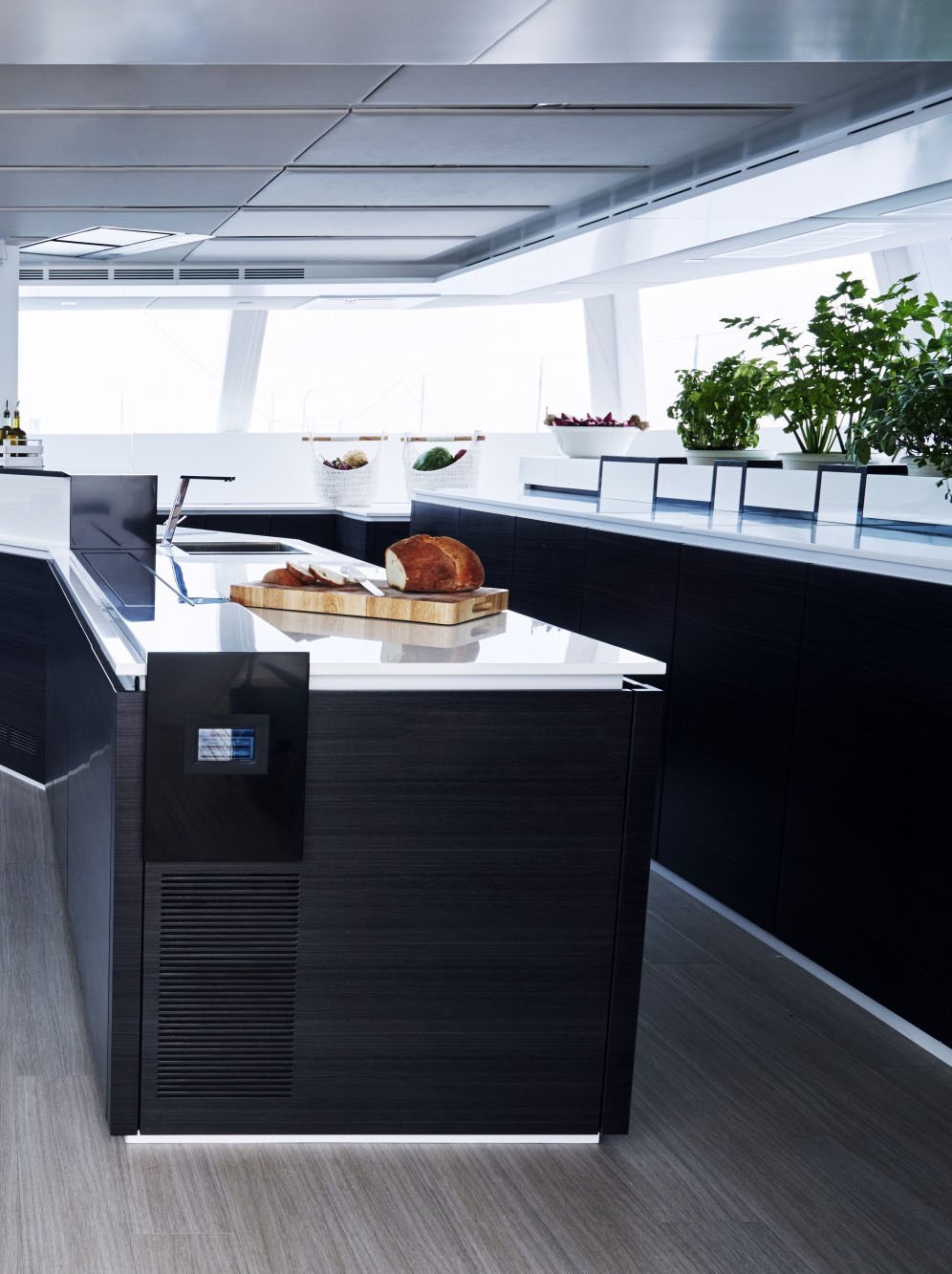 [22m-Yacht-19TH-HOLE]-9604-102.jpg