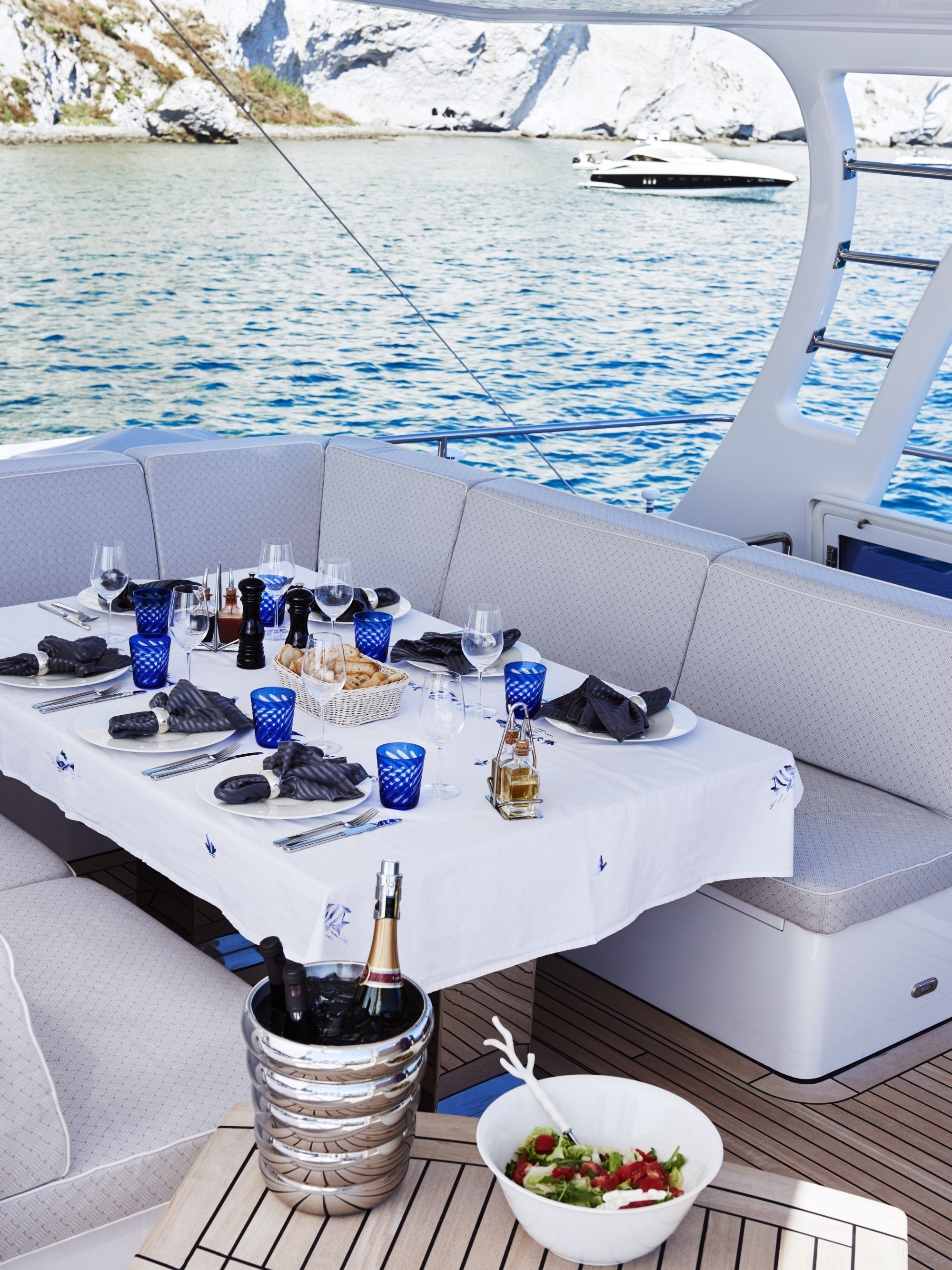 [22m-Yacht-19TH-HOLE]-9604-39.jpg