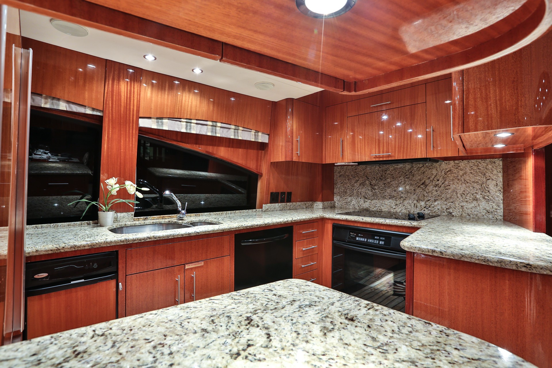 [24m-Yacht-NO-COMPLAINTS]-9385-135.jpg