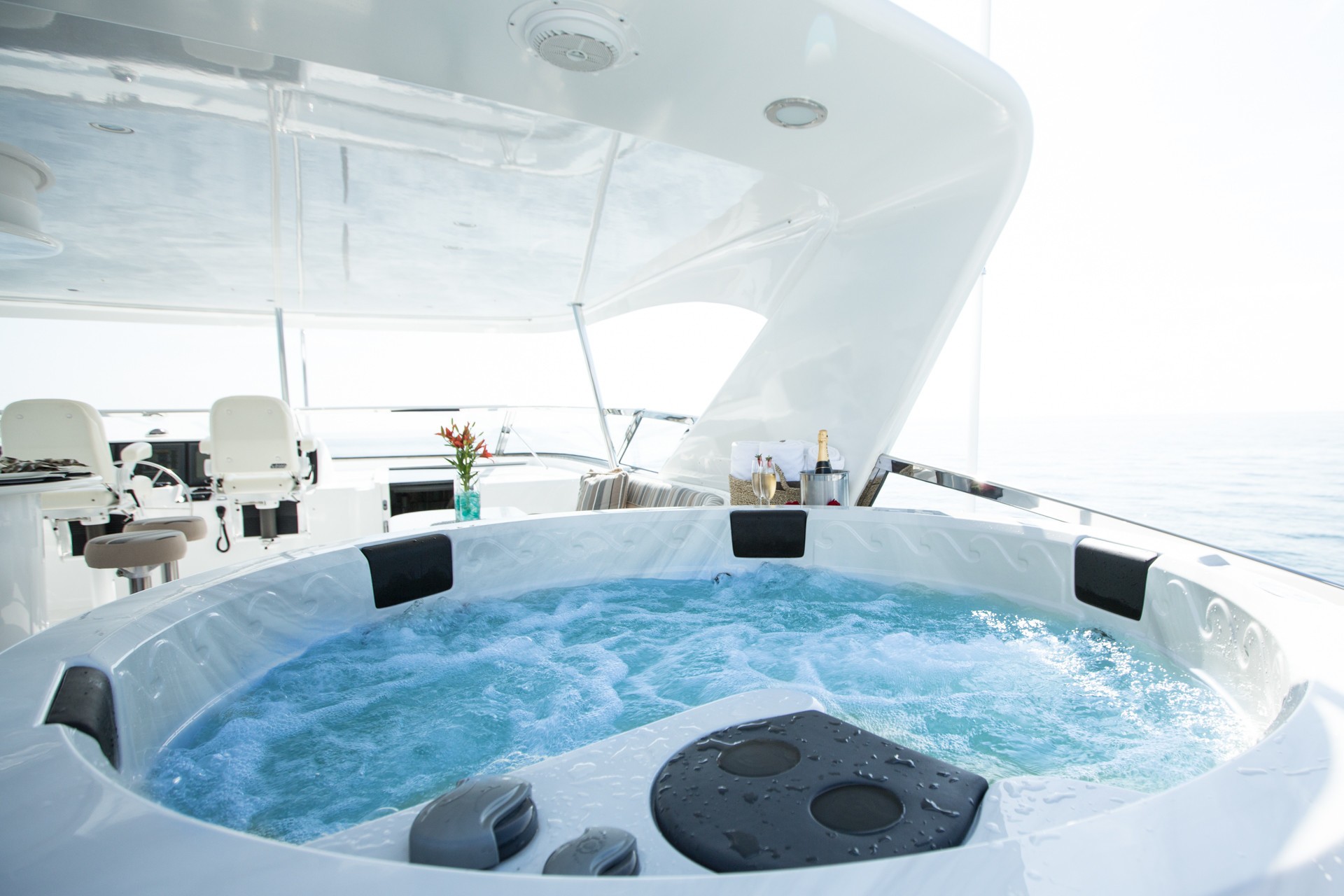 [24m-Yacht-NO-COMPLAINTS]-9385-86.jpg
