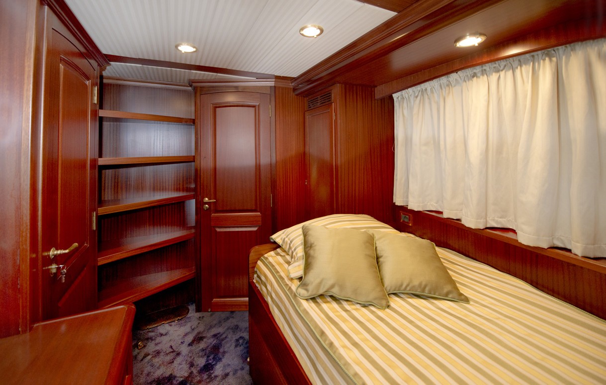 [24m-Yacht-WOLF-TWO]-9314-116.jpg