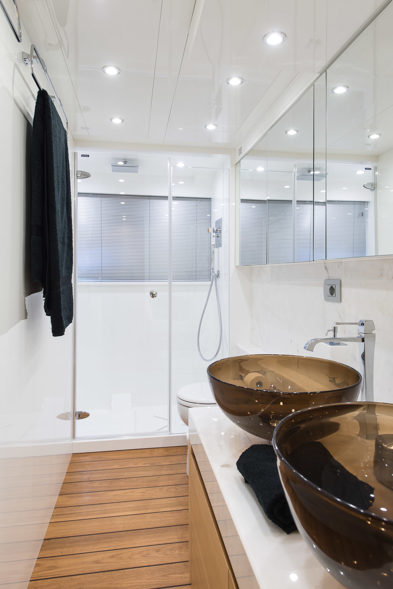 [25m-Yacht-MIREDO]-9927-31.jpg
