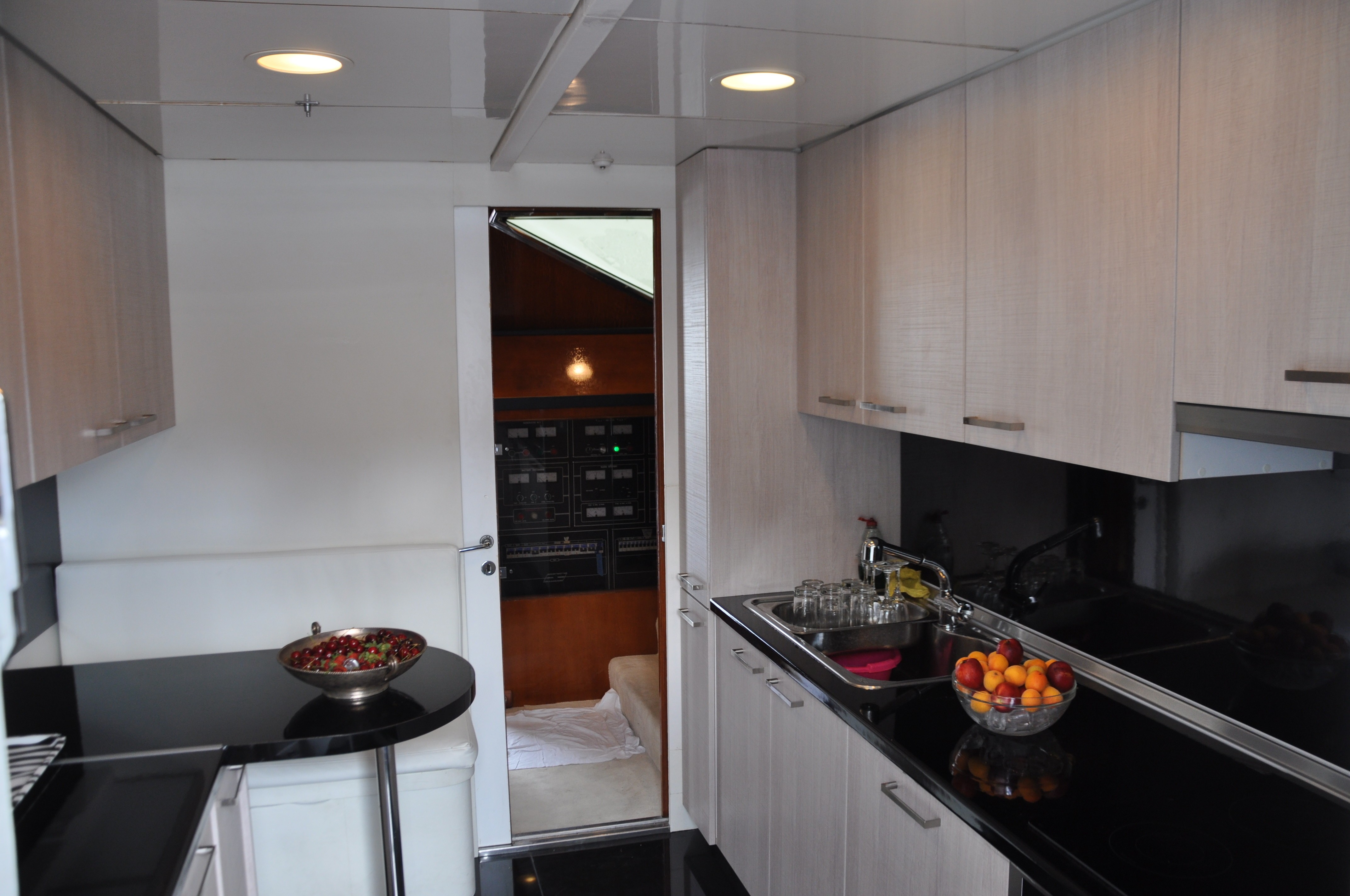 [27m-Yacht-BON-VIVEUR]-9718-129.jpg