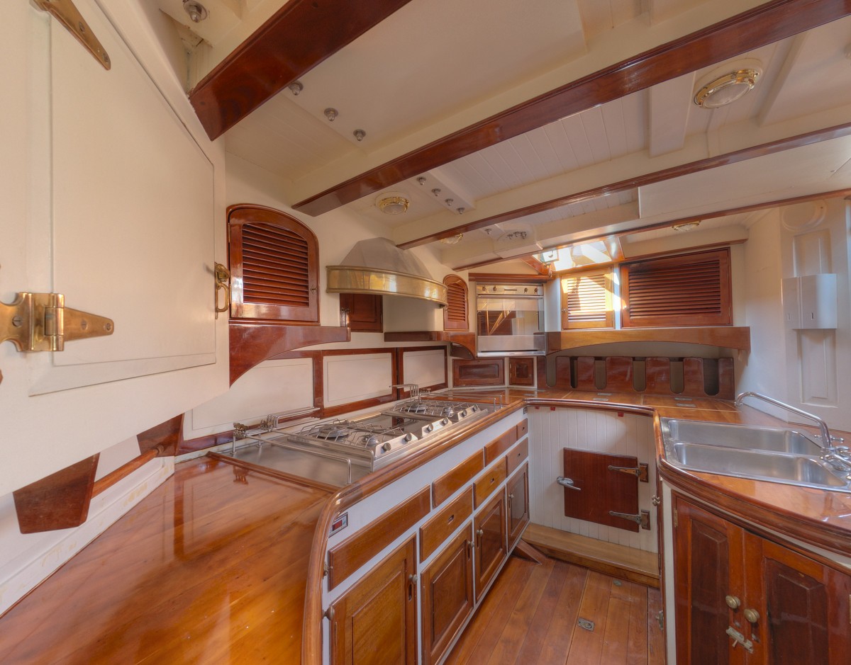 [27m-Yacht-WHITEFIN]-9789-138.jpg