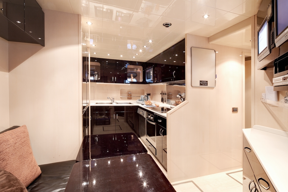 [28m-Yacht-ENZO]-9454-170.jpg