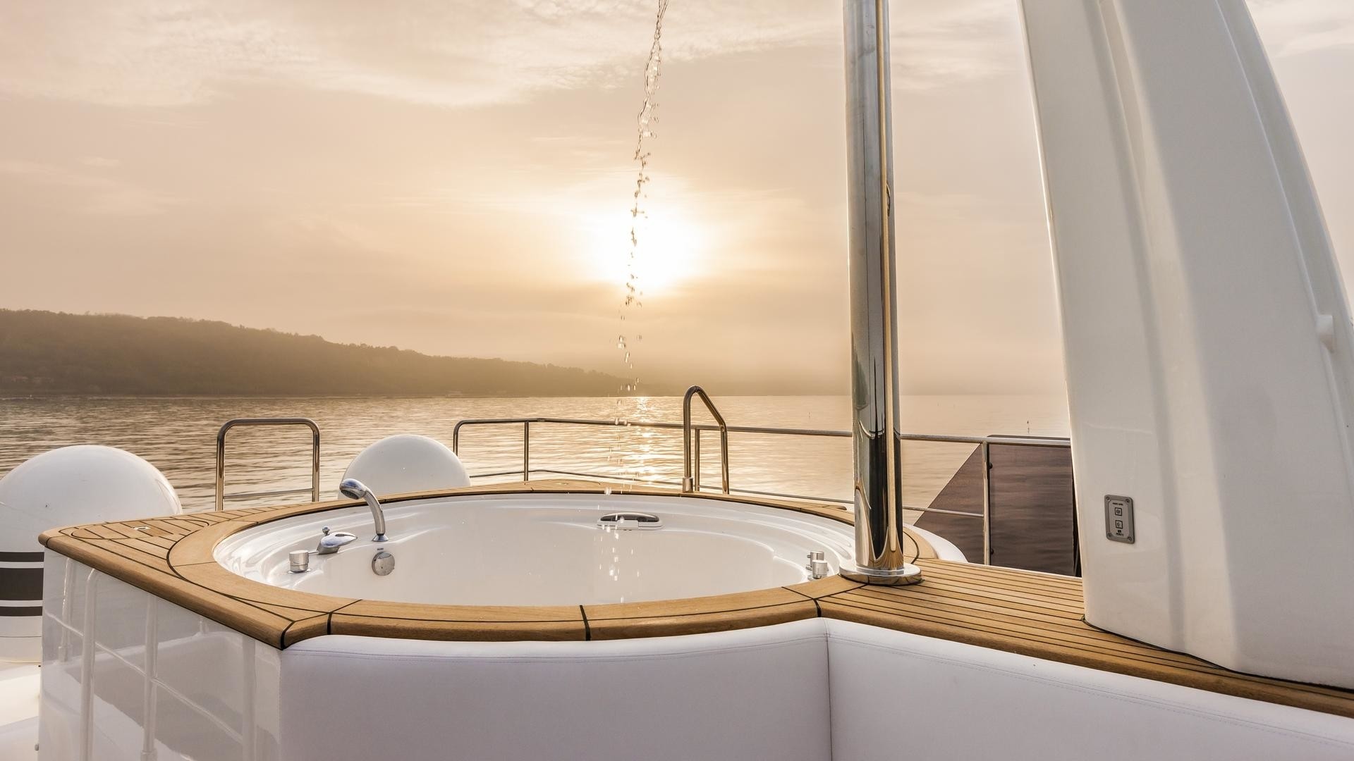 [28m-Yacht-YVONNE]-9917-149.jpg