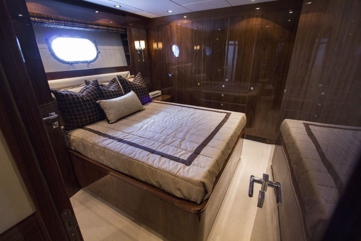 [31m-Yacht-CARBON-COPY]-9211-103.jpg