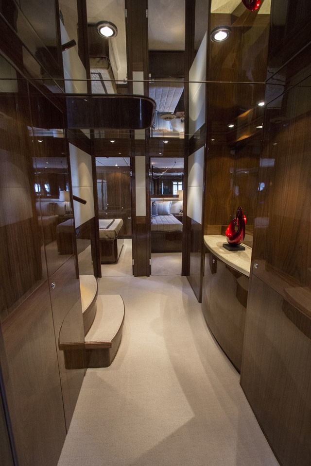 [31m-Yacht-CARBON-COPY]-9211-107.jpg