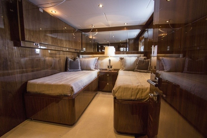 [31m-Yacht-CARBON-COPY]-9211-199.jpg