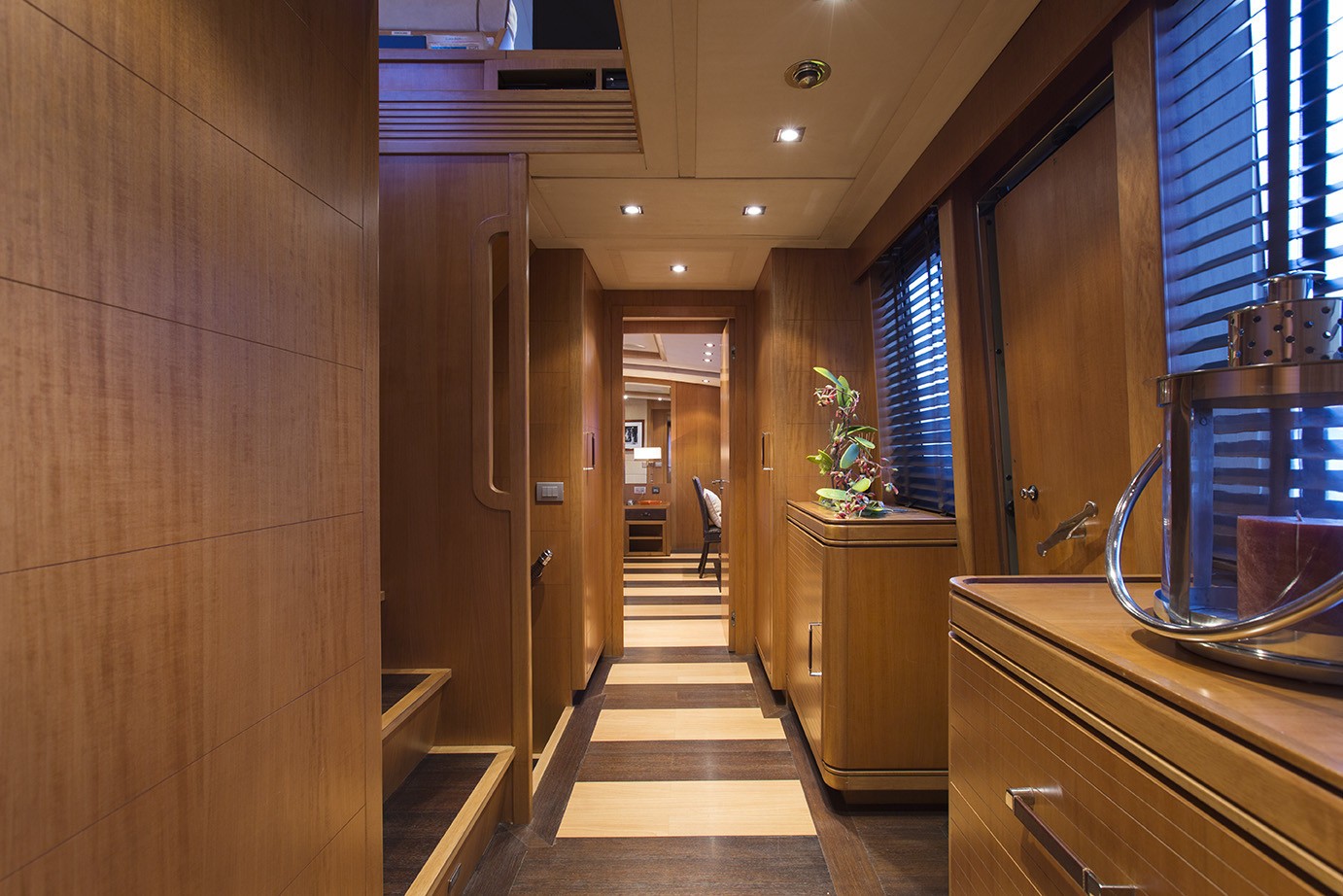 [32m-Yacht-CAPPUCCINO]-9564-28.jpg