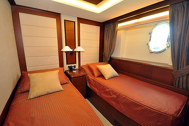 [32m-Yacht-LADY-CAROLE]-9817-46.jpg