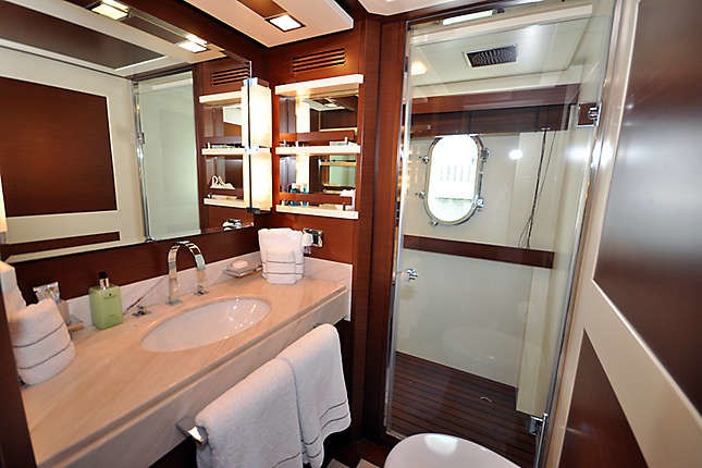 [32m-Yacht-LADY-CAROLE]-9817-51.jpg