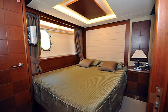 [32m-Yacht-LADY-CAROLE]-9817-97.jpg