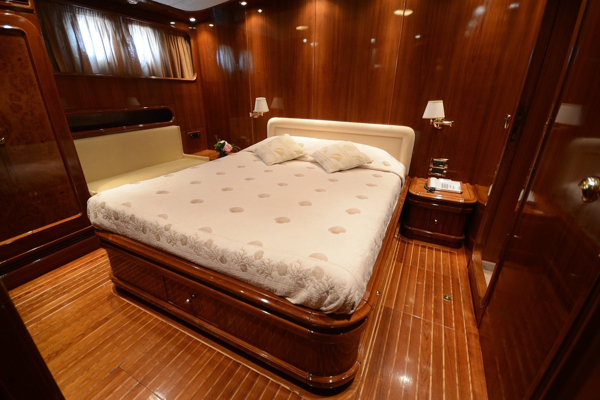 [34m-Yacht-CAMELLIA]-9329-156.jpg