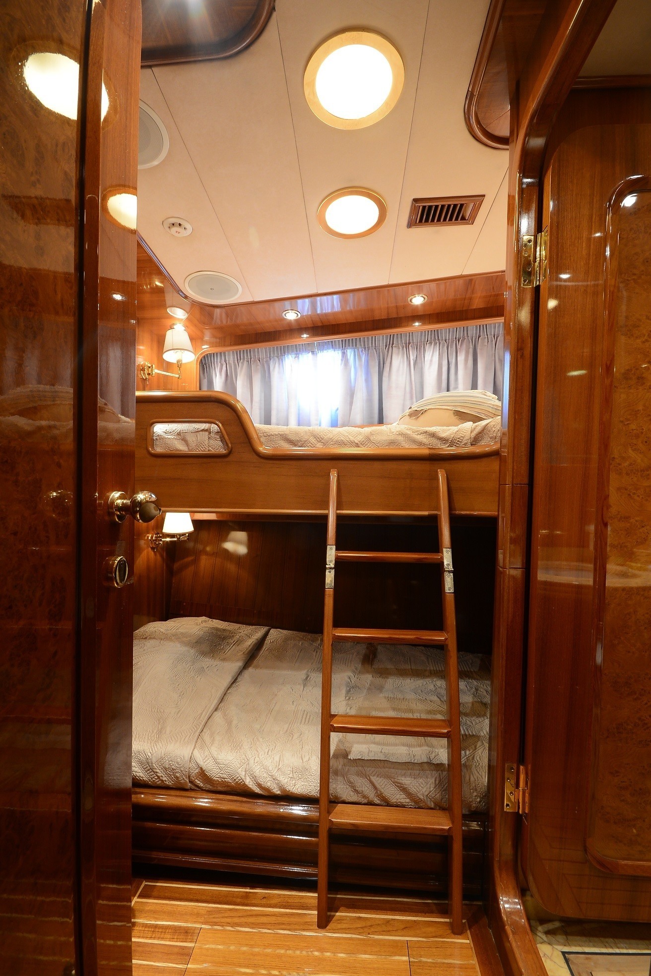 [34m-Yacht-CAMELLIA]-9329-167.jpg