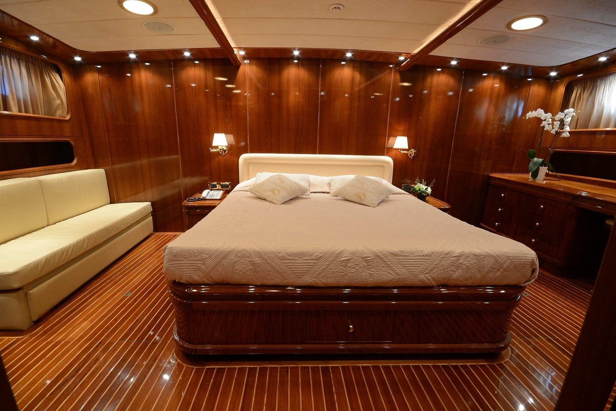 [34m-Yacht-CAMELLIA]-9329-28.jpg