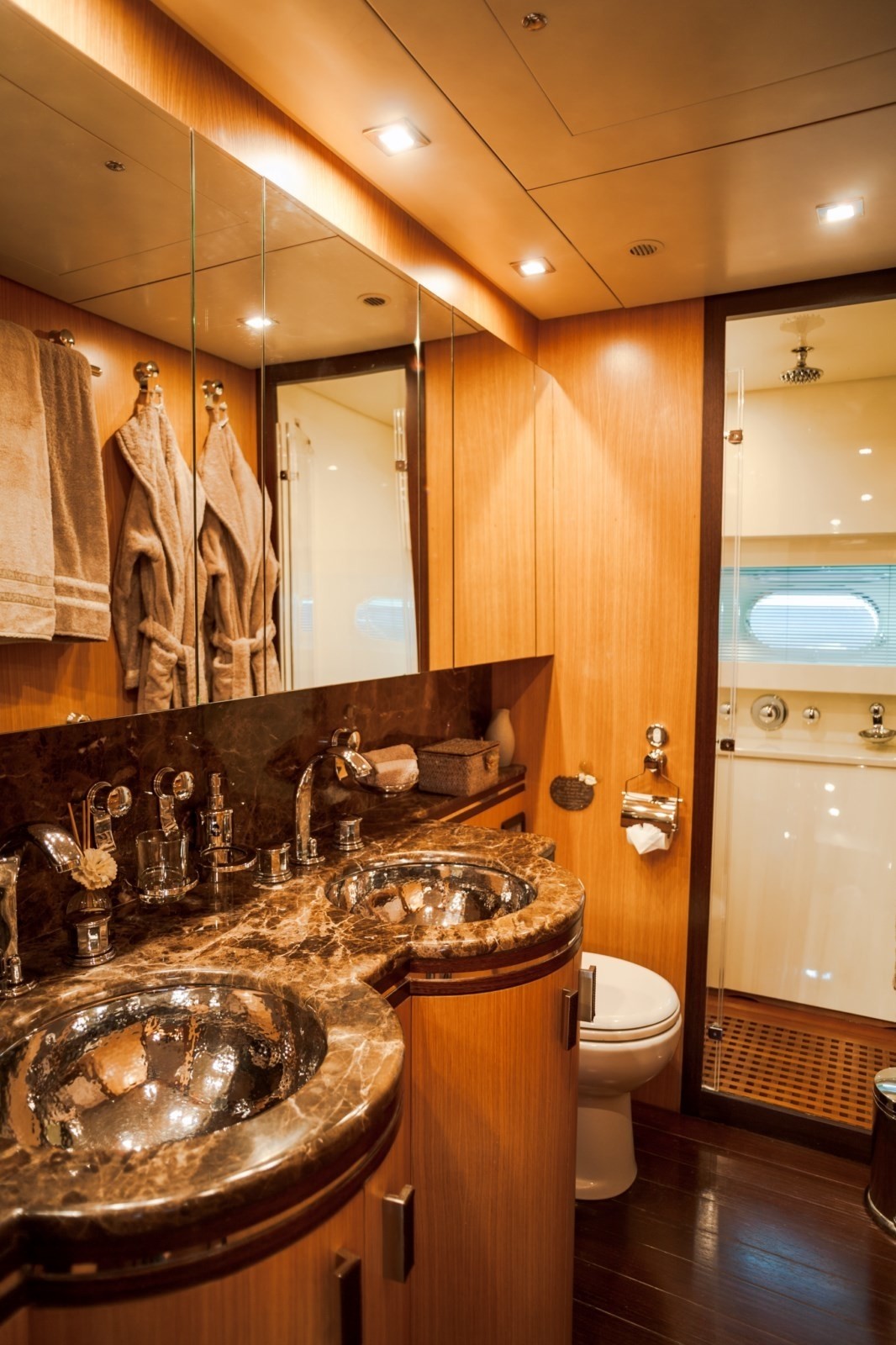 [34m-Yacht-LEOPARD]-9283-171.jpg