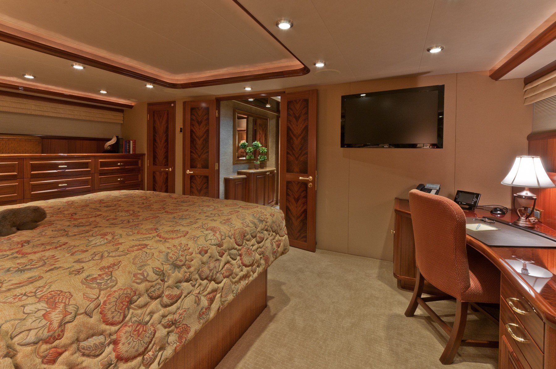 [34m-Yacht-WILD-KINGDOM]-9751-101.jpg