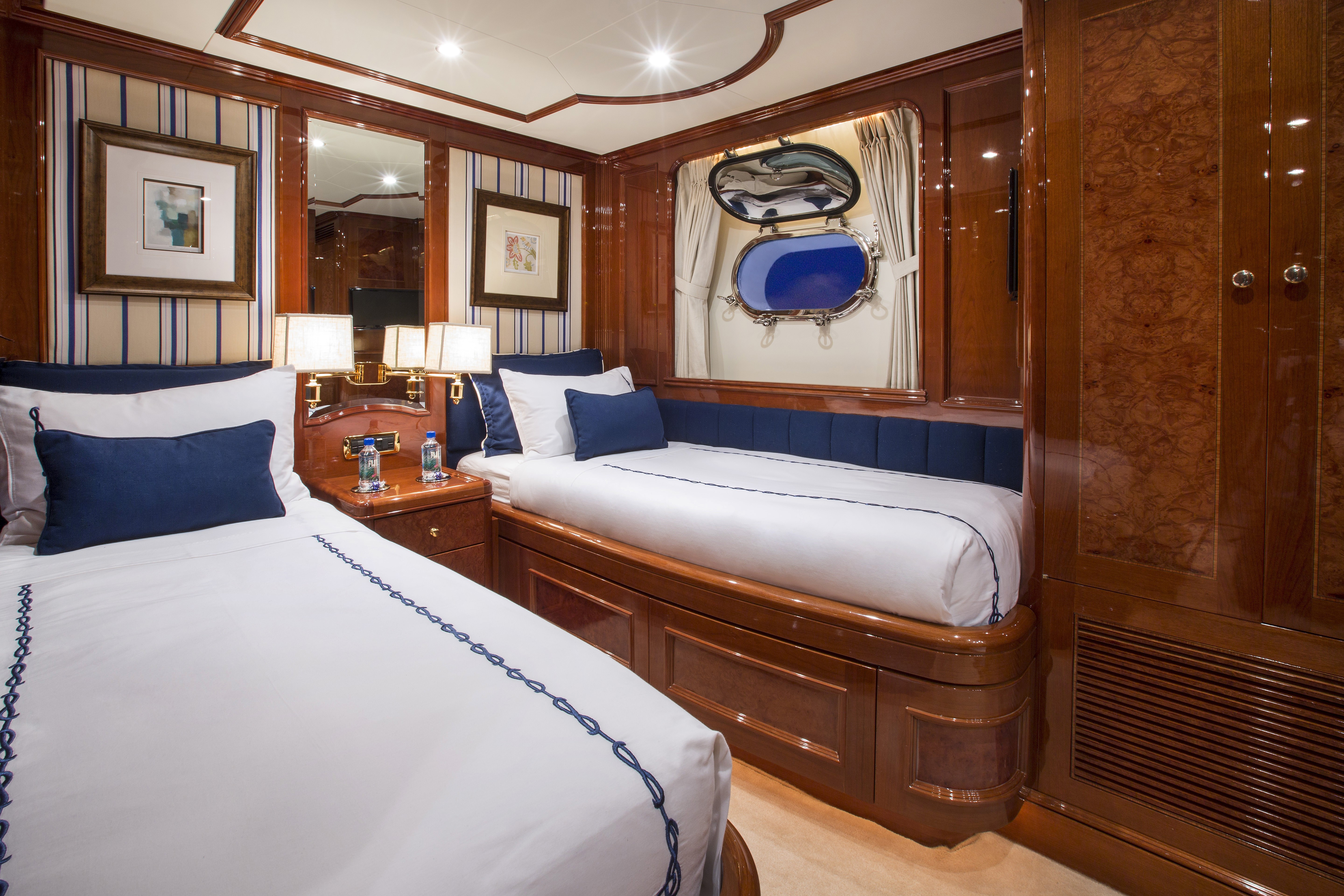 [35m-Yacht-CAMARINA-ROYALE]-9443-177.jpg