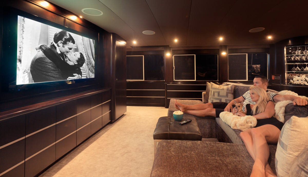 [35m-Yacht-UNBRIDLED]-9825-106.jpg