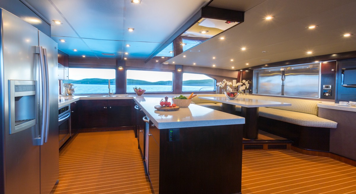 [35m-Yacht-UNBRIDLED]-9825-156.jpg