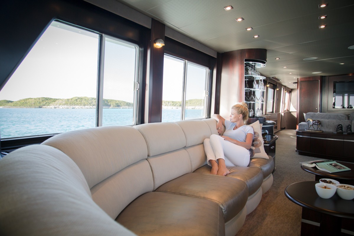[35m-Yacht-UNBRIDLED]-9825-177.jpg