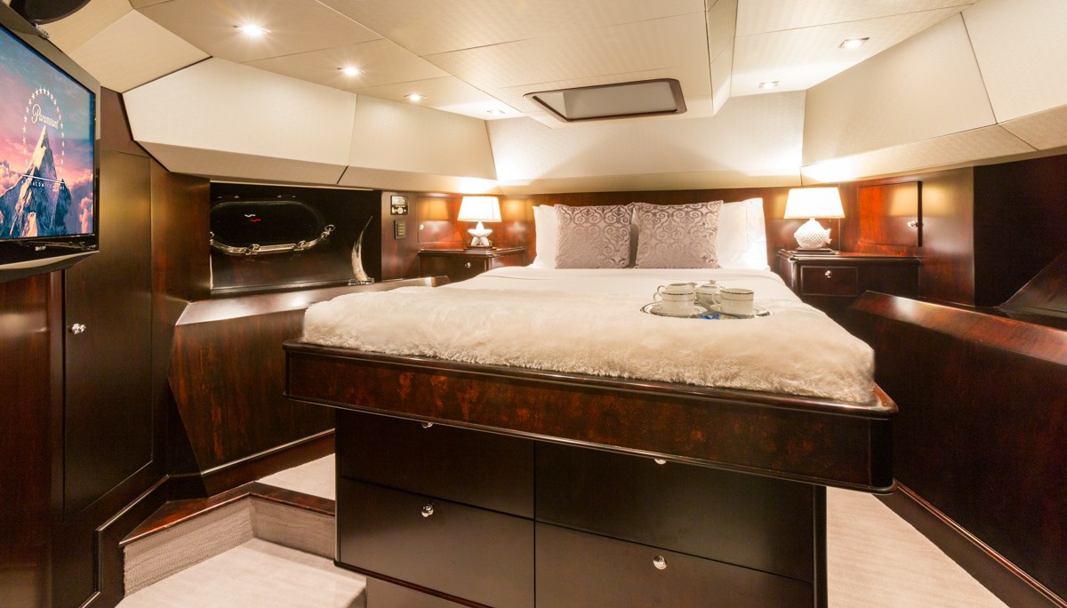 [35m-Yacht-UNBRIDLED]-9825-32.jpg