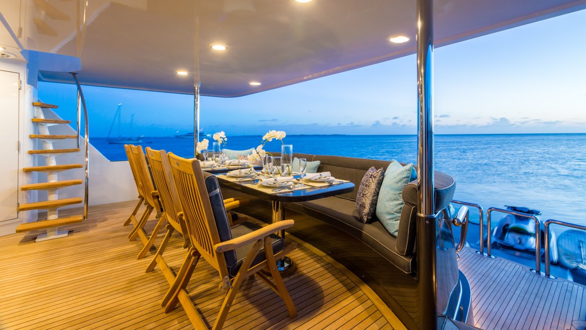 [35m-Yacht-UNBRIDLED]-9825-82.jpg