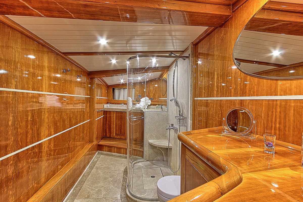[36m-Yacht-SILVER-MOON]-9766-189.jpg