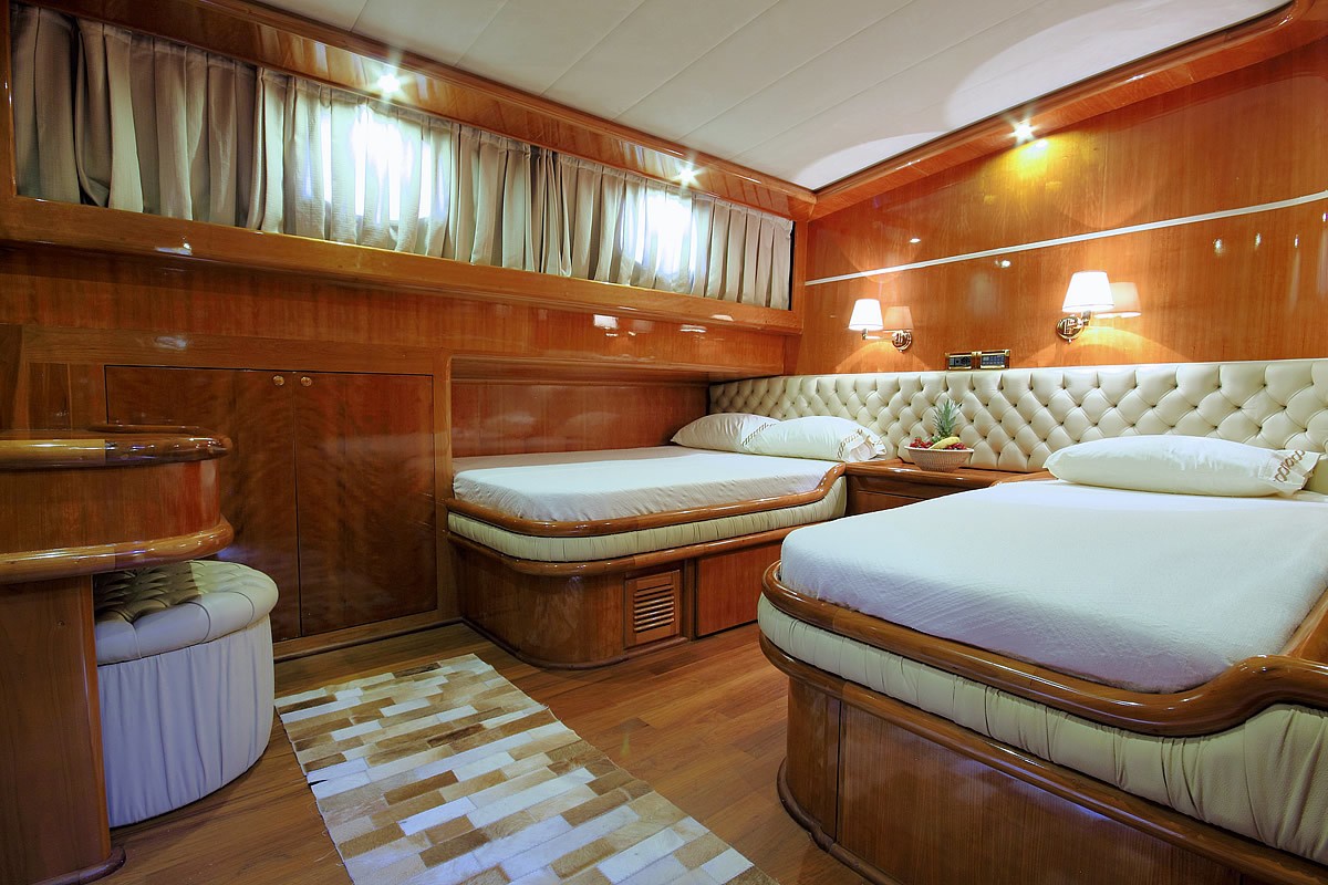 [36m-Yacht-SILVER-MOON]-9766-219.jpg