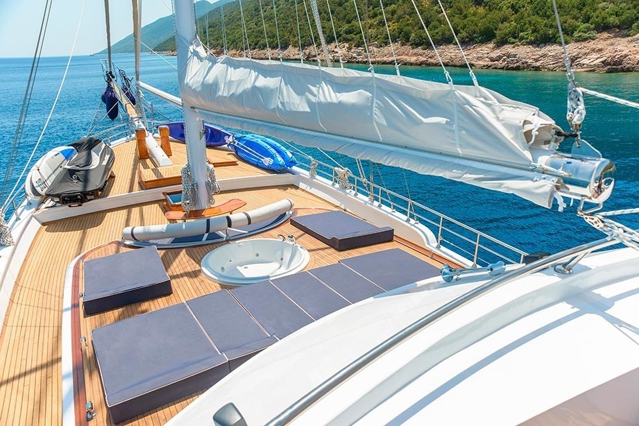 [38m-Yacht-BELLAMARE]-9585-166.jpg