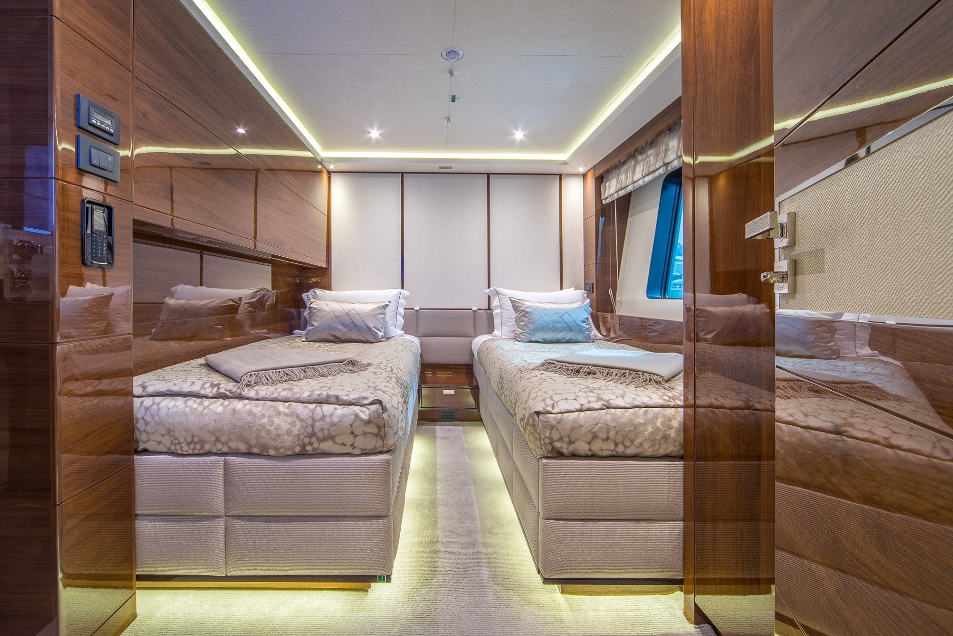 [40m-Yacht-ANKA]-9851-50.jpg