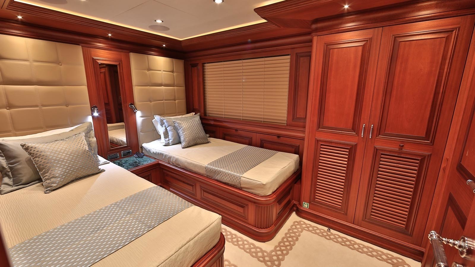 [49m-Yacht-CLARITY]-9971-195.jpg