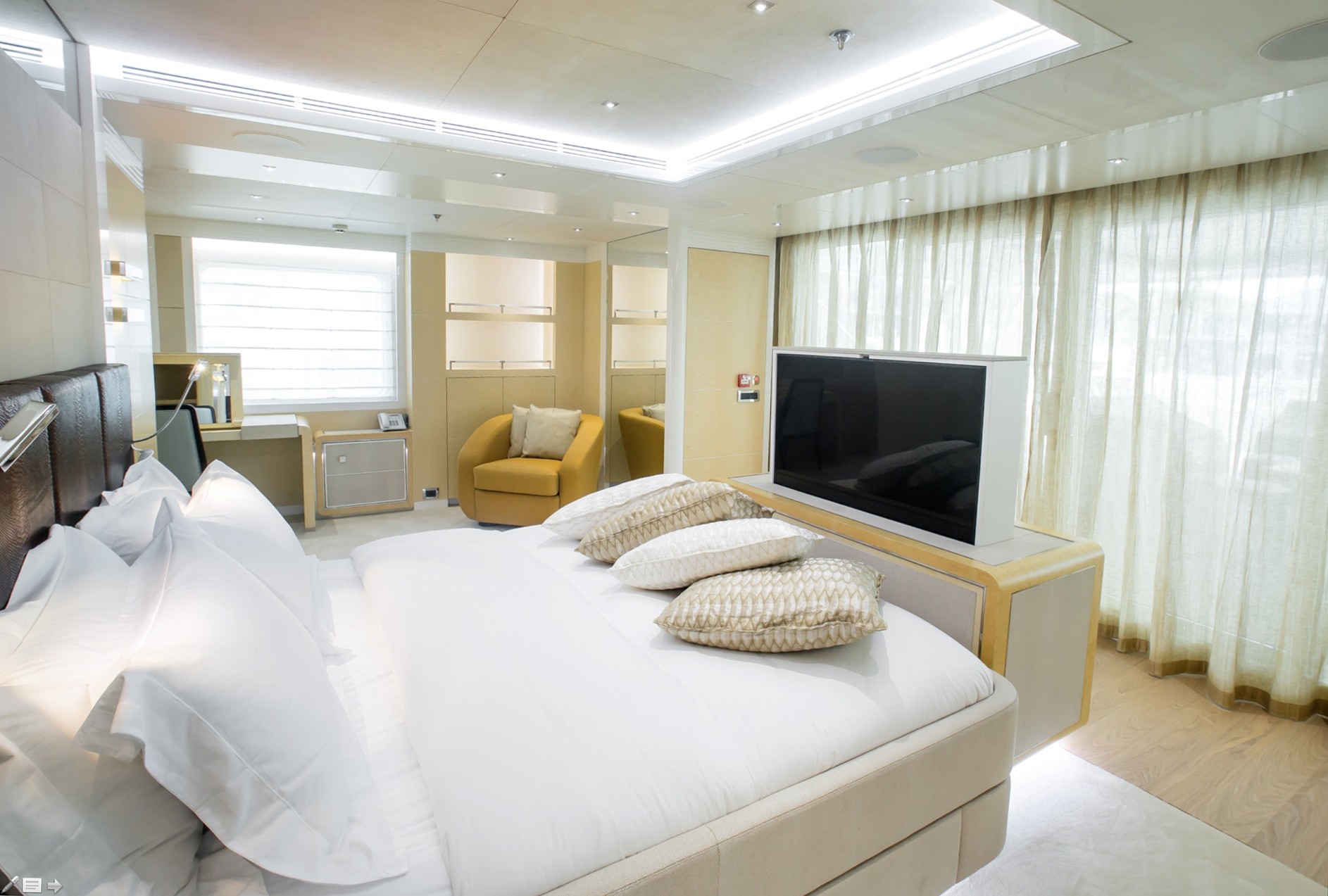 [52m-Yacht-JADE-959]-9990-157.jpg