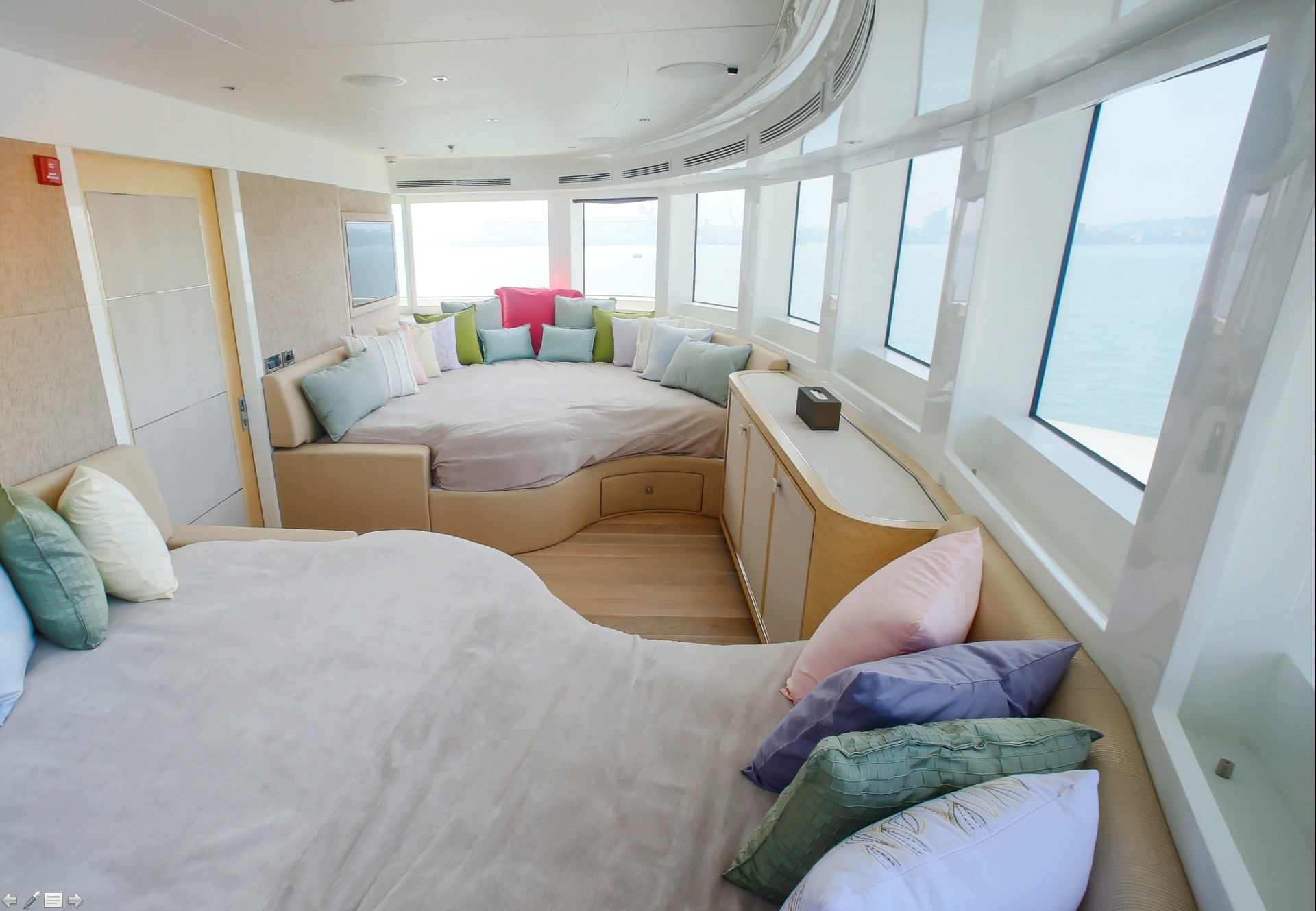 [52m-Yacht-JADE-959]-9990-177.jpg