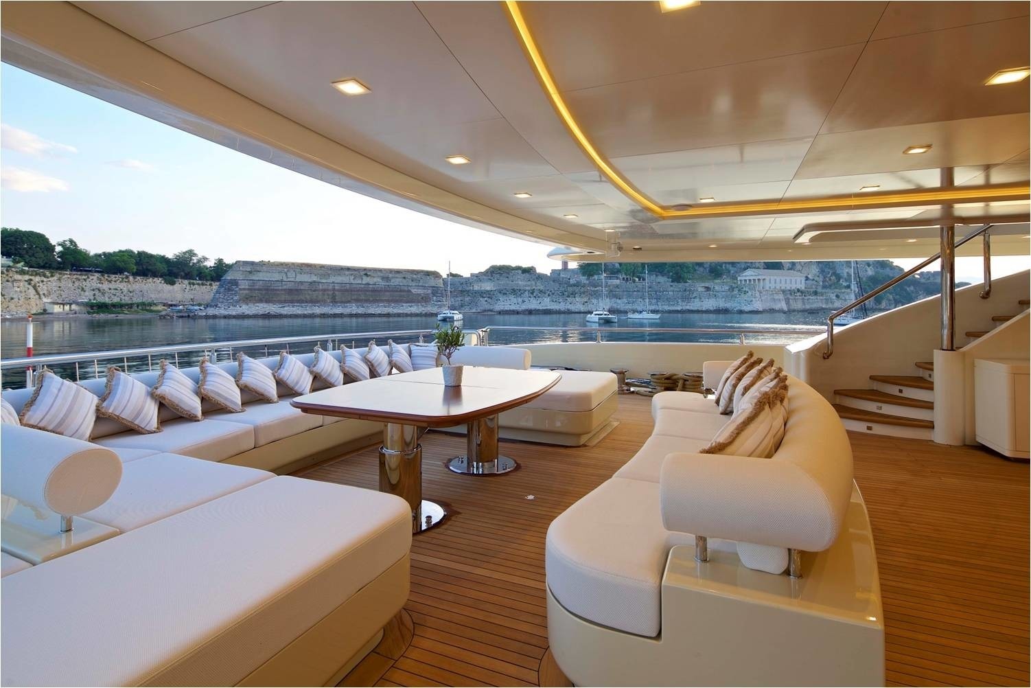 [71m-Yacht-NATALINA-A]-9663-114.jpg