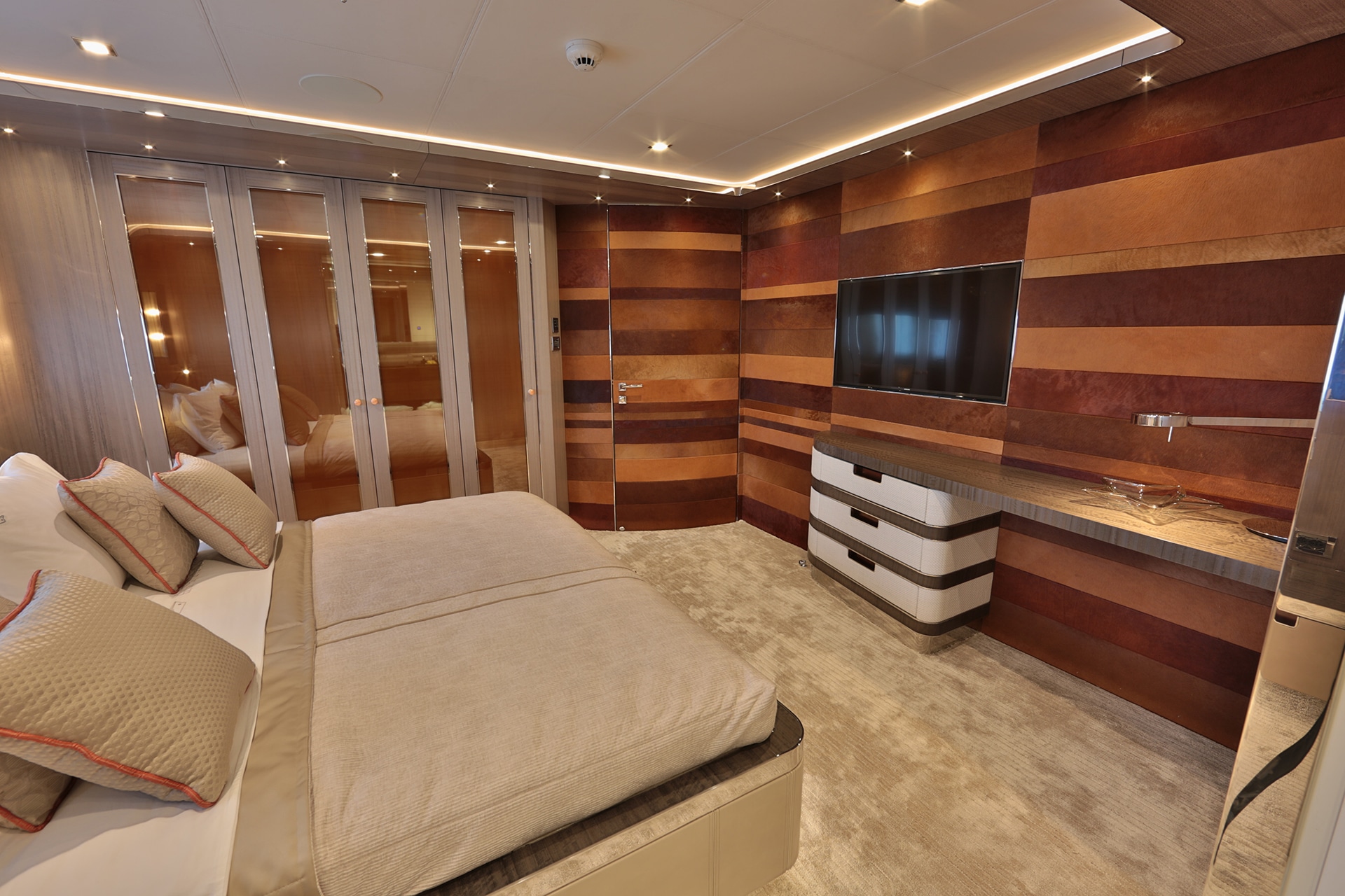 [MOTOR-YACHT-BILGIN---HULL]-9974-10.jpg