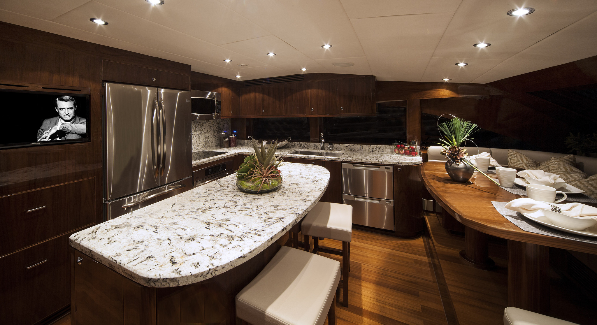[MOTOR-YACHT-CARBON-COPY]-9211-4.jpg
