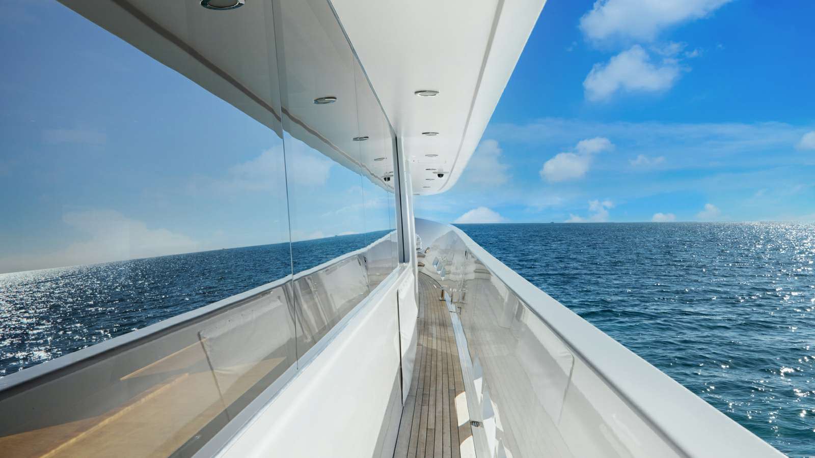 [MOTOR-YACHT-CHASING-DAYLIGHT]-9072-9.jpg