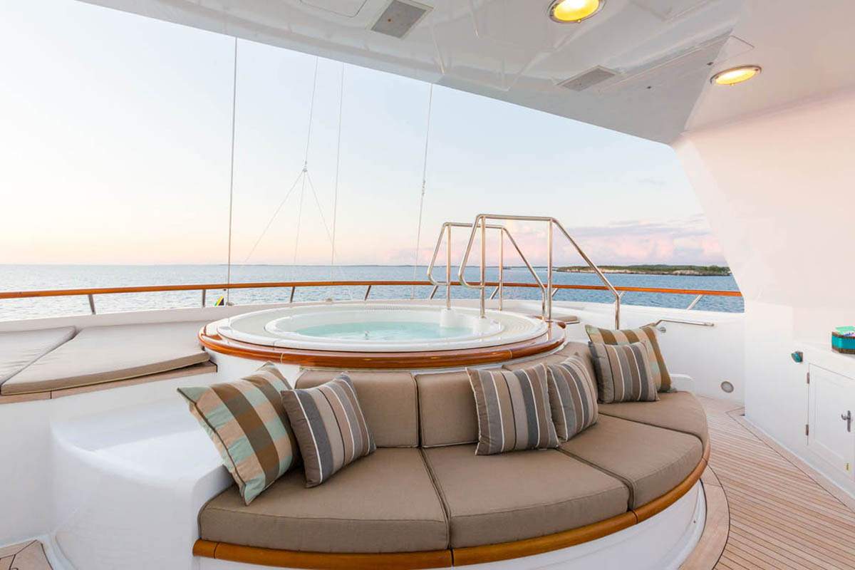 [MOTOR-YACHT-GRAVITAS]-9126-7.jpg