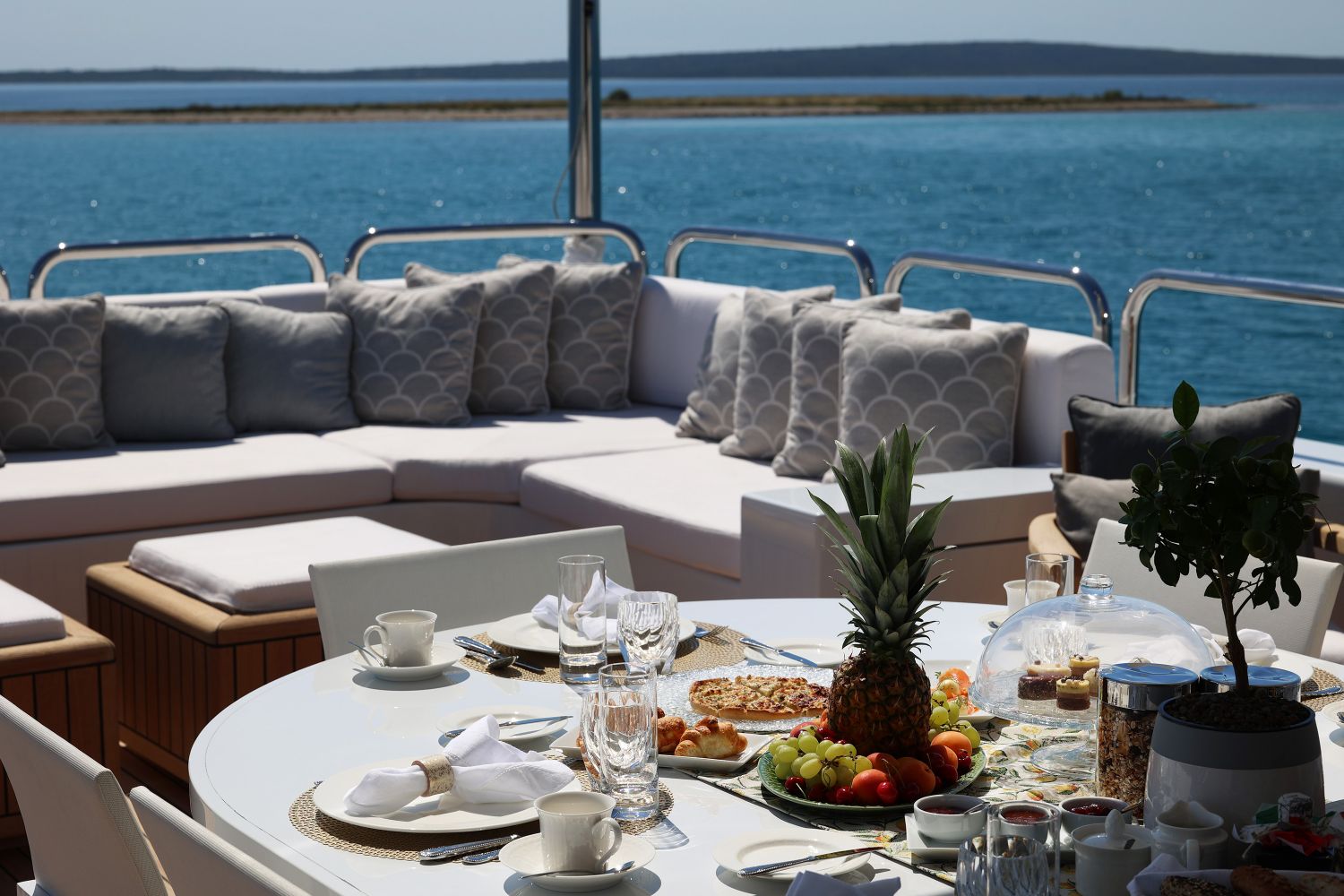[MOTOR-YACHT-KISS-EX-LADY-DAHLIA]-9174-3.jpg