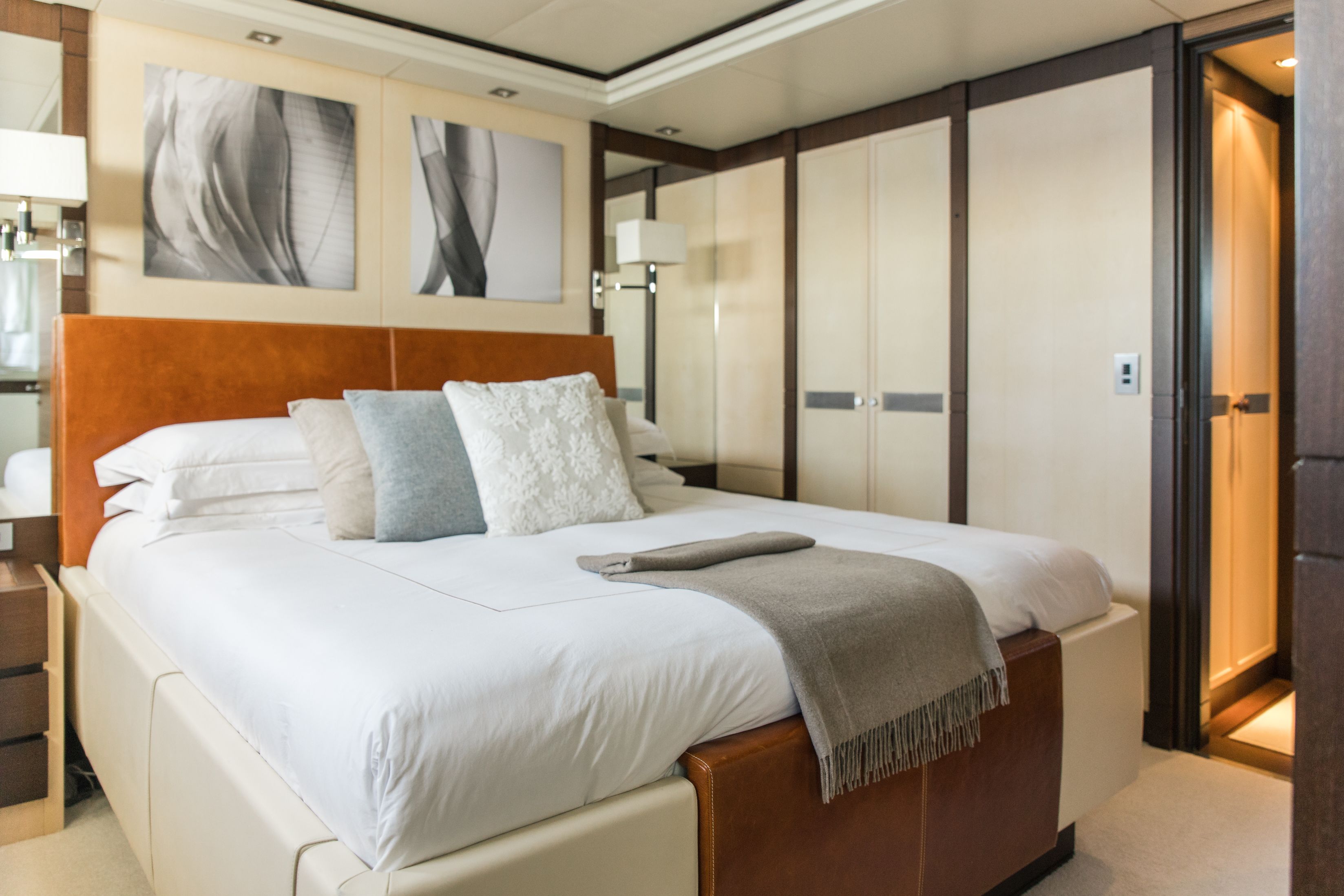 [MOTOR-YACHT-KISS-EX-LADY-DAHLIA]-9174-7.jpg