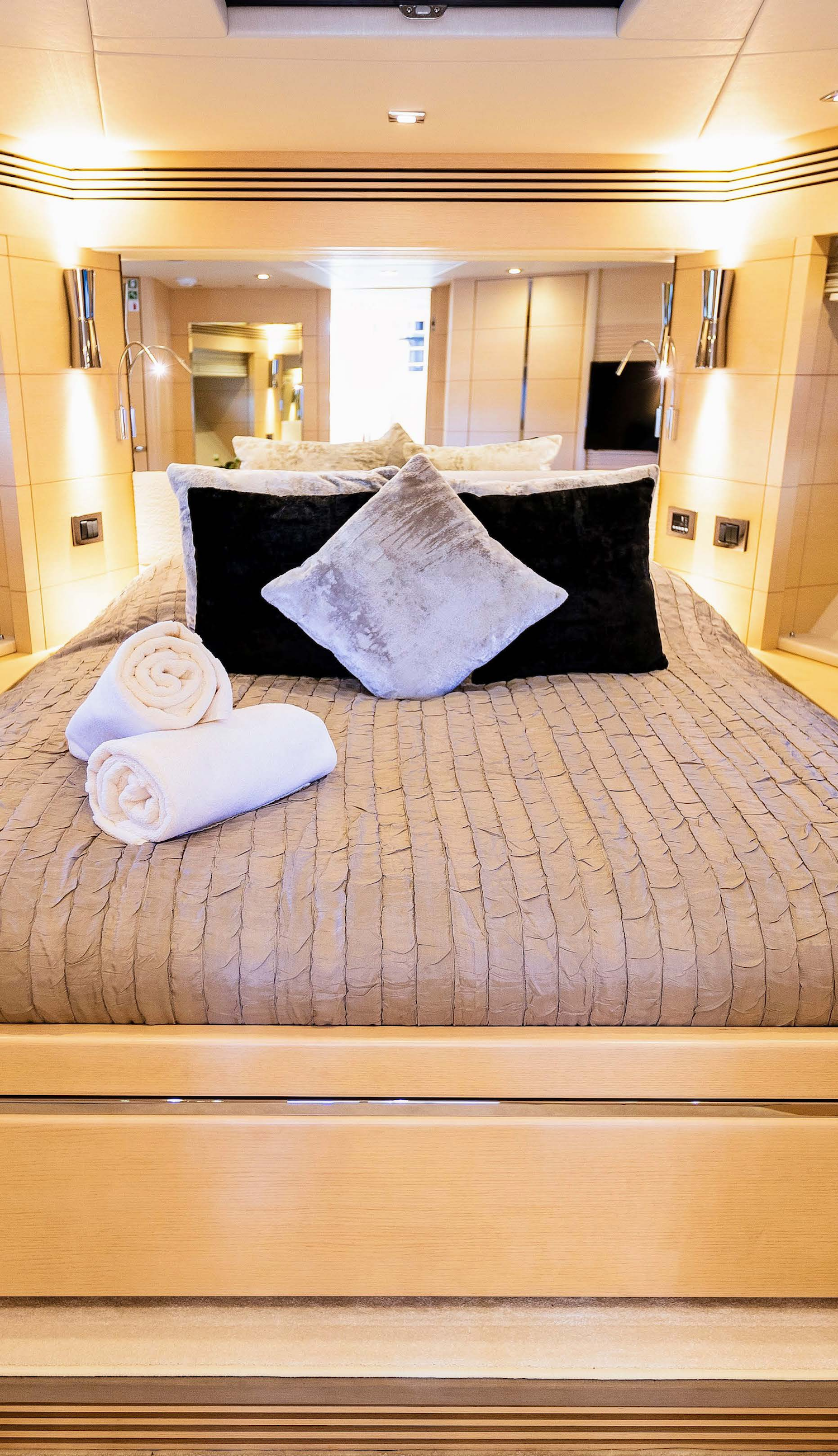 [MOTOR-YACHT-SKYFALL]-9251-2.png