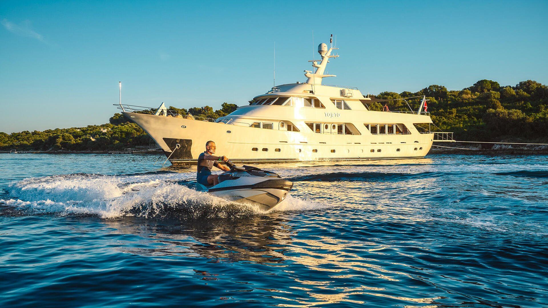 103 Motor yacht TO JE TO.jpg