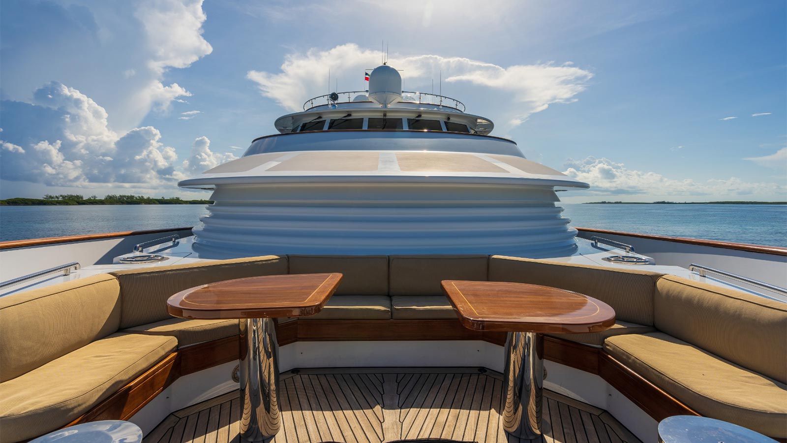 147_-Hakvoort_Big-Easy_Exteriors-12-WEB-SIZE_foredeck.jpg