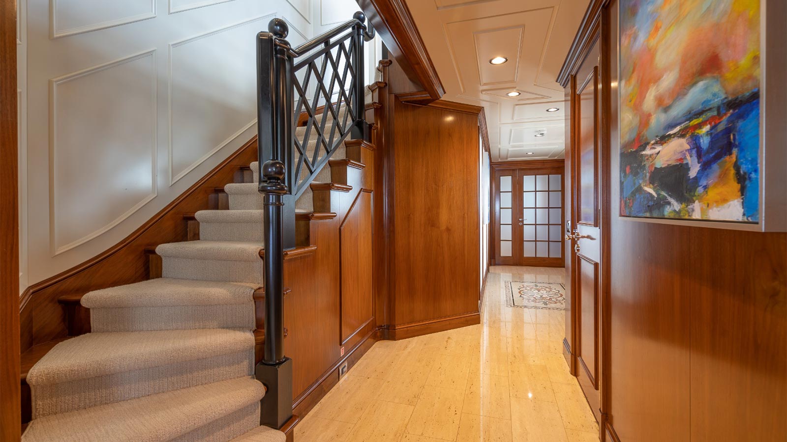 147_-Hakvoort_Big-Easy_Interiors-54-WEB-SIZE_main-deck-foyer.jpg