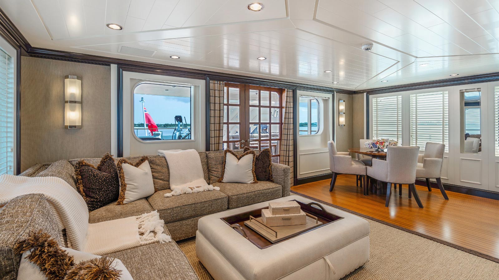147_-Hakvoort_Big-Easy_Interiors1-WEB-SIZE_skylounge.jpg