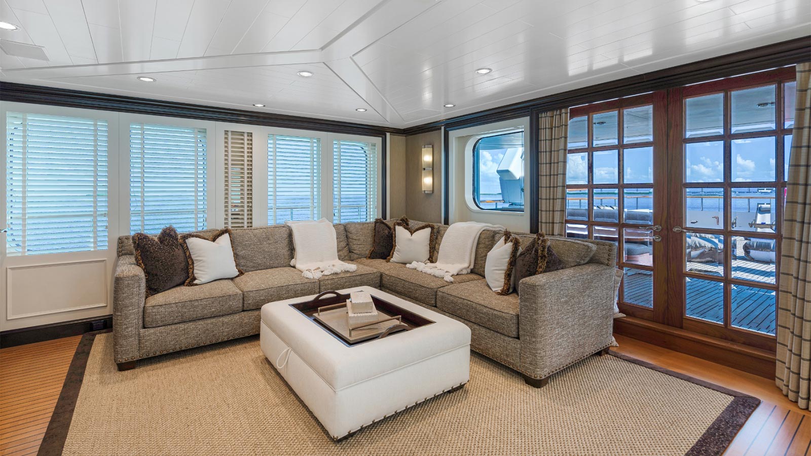 147_-Hakvoort_Big-Easy_Interiors2-WEB-SIZE_skylounge.jpg