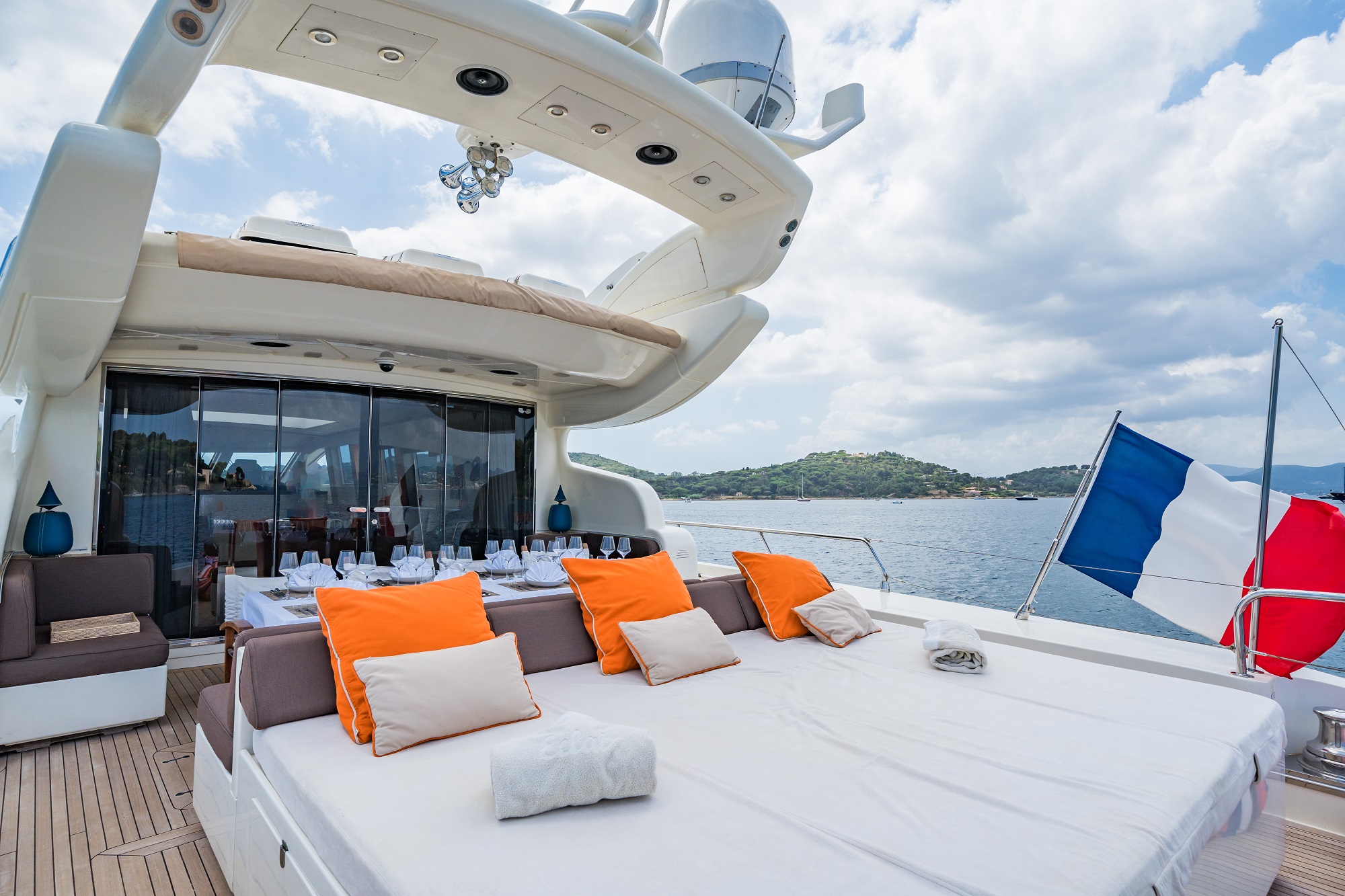 204 Sun bed on Main deck.jpg
